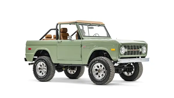 1976 Boxwood Green Ford Bronco_7 Passenger Side Front  3.4